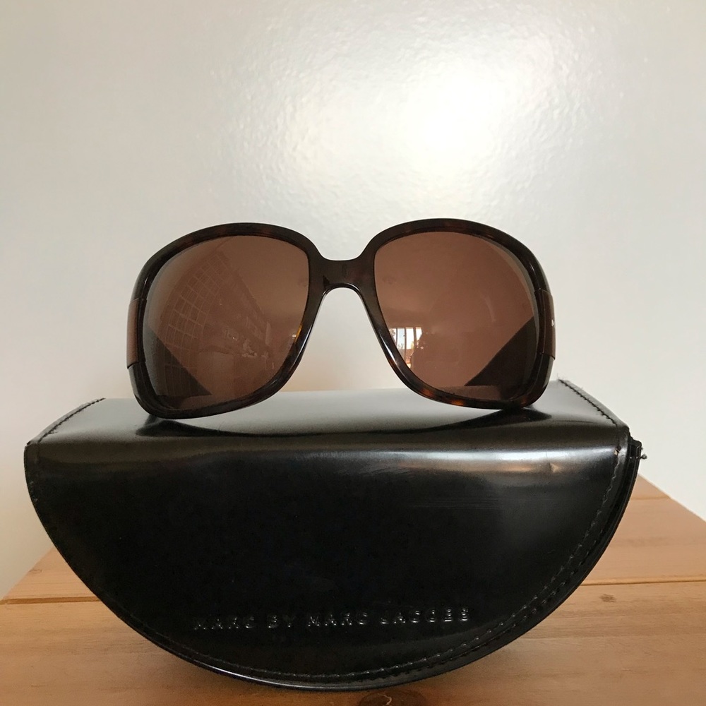 Marc Jacobs Oversized Sunglasses - Picture 3 of 8